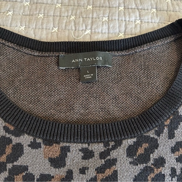 Ann Taylor Women’s Black, Gray and Brown Animal Print Sweater Size L - Picture 4 of 5